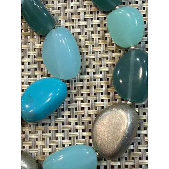 JONES of NEW YORK, JNY, Necklace & Bracelet Set, Gold Tone Chain & Stones - Picture 10 of 11